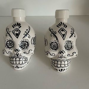 Empty 2 Sets of Kah‎ Tequila White and Black Skull Containers